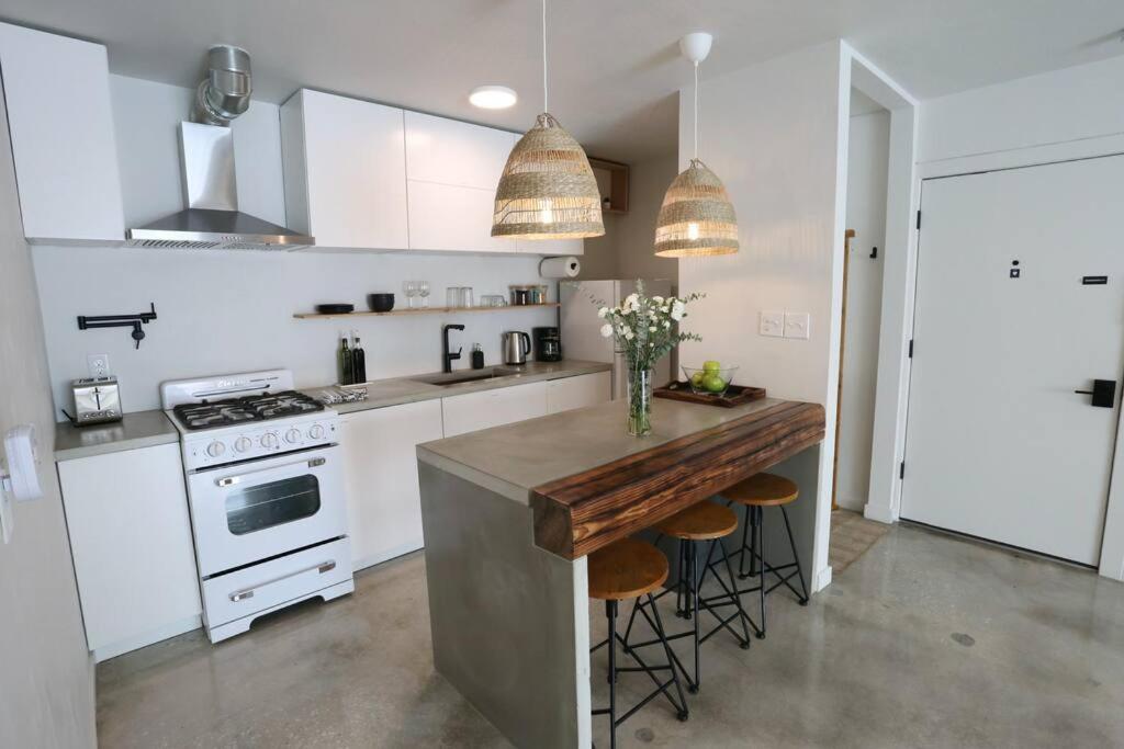 Concrete Suite 5 Min Walk To Shands Uf Γκέινσβιλ Εξωτερικό φωτογραφία