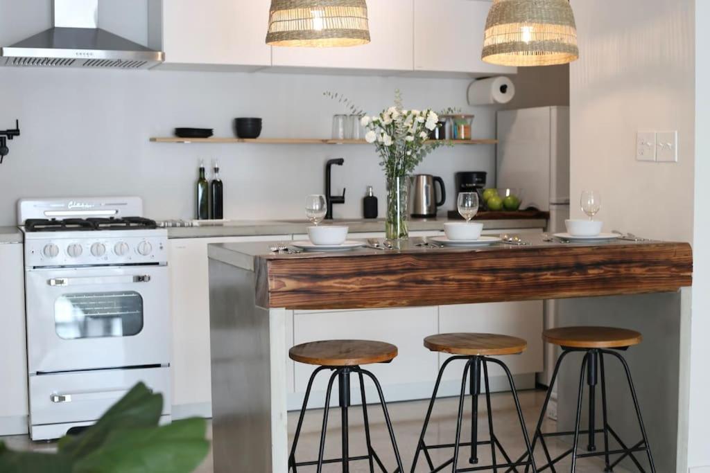 Concrete Suite 5 Min Walk To Shands Uf Γκέινσβιλ Εξωτερικό φωτογραφία