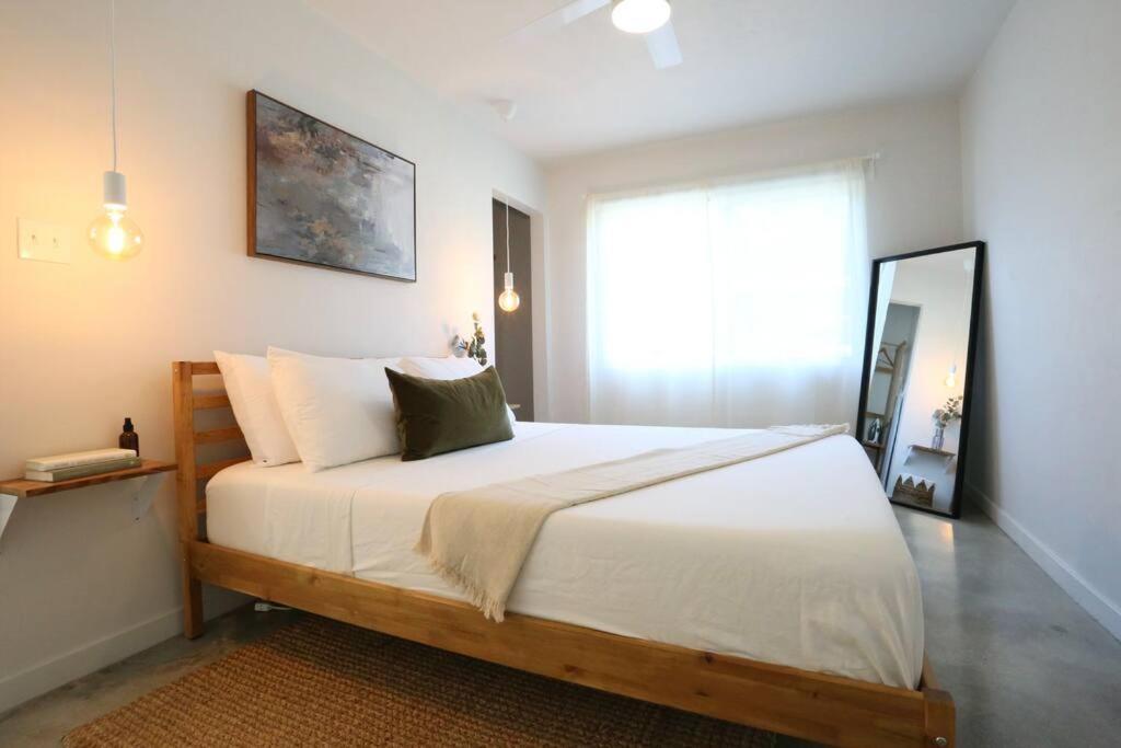 Concrete Suite 5 Min Walk To Shands Uf Γκέινσβιλ Εξωτερικό φωτογραφία